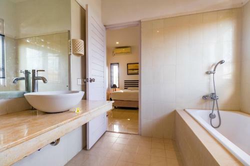 House Villa Bali And Residence