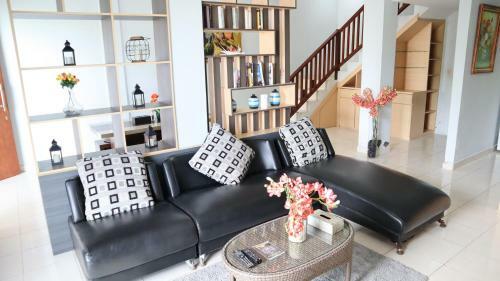 Villa Ratna Ocean View House