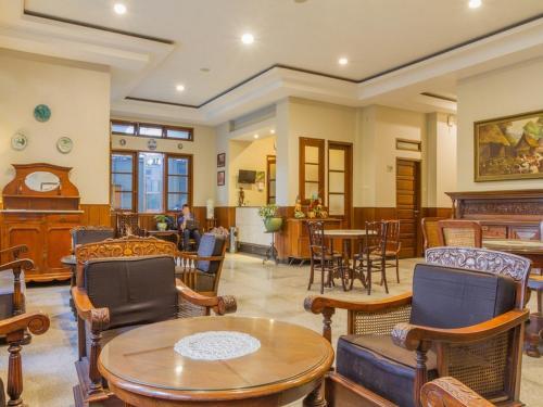 Hostal Reddoorz Near Simpang Dago 2