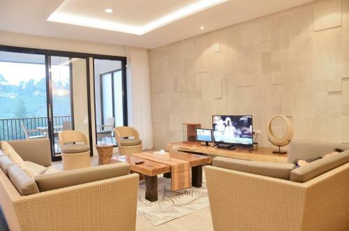 Indah 2 Mountain Villa 8 Bedroom Private Pool