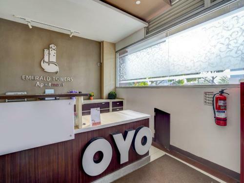 Hotel Oyo 90042 Emerald Towers