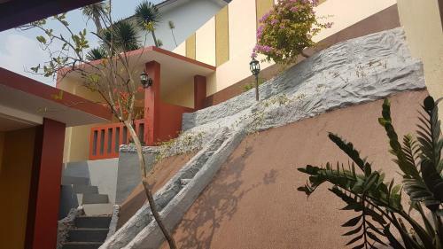 Jun House - Dago Pakar
