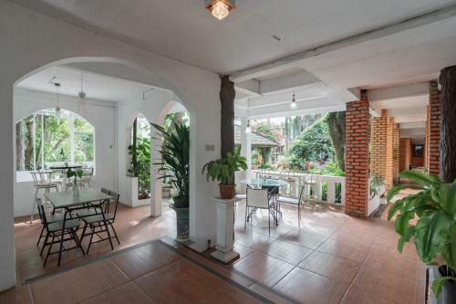 Hotel Lembur Kiwari