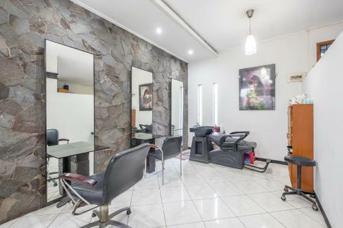 Hotel Oyo 1646 Imelda Residence