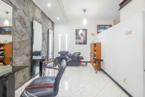 Hotel Oyo 1646 Imelda Residence