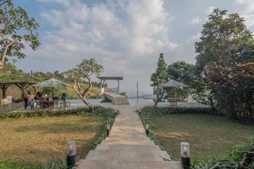 Hotel Reddoorz Resort @ Lembang 2