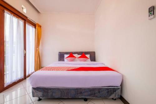 Hotel Oyo 2728 Sinulingga Residence