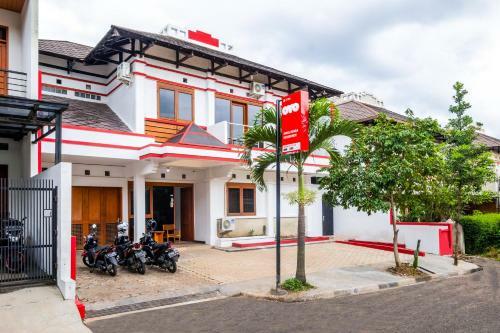 Hotel Oyo 2728 Sinulingga Residence