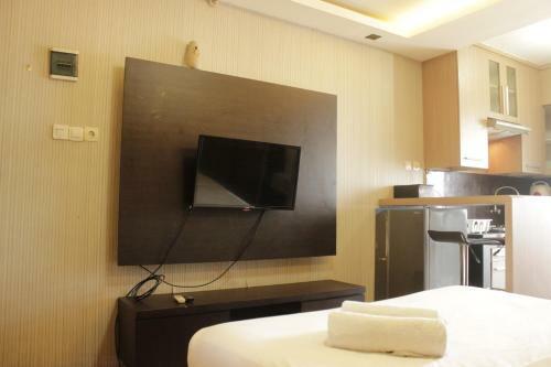 Strategic & Comfy Studio At Gateway Cicadas Apartment By Travelio