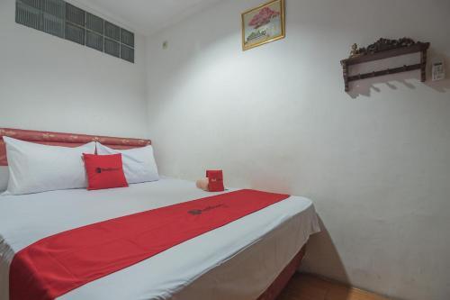 Hotel Reddoorz Near Margahayu Raya