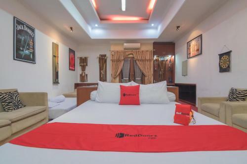 Hotel Reddoorz Near Margahayu Raya