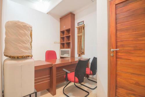 Hotel Reddoorz Near Margahayu Raya