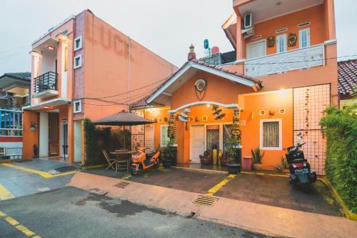 Hotel Reddoorz Near Margahayu Raya