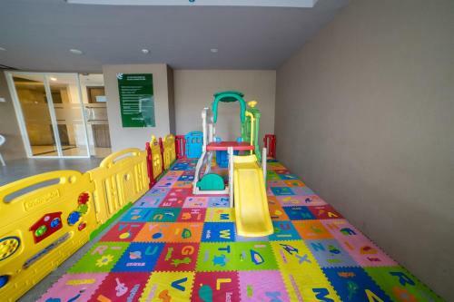 Classic Studio Room Galeri Ciumbuleuit 3 Apartment By Travelio