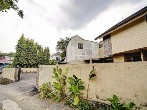 Hotel Oyo 90293 Guest House Cigadung 9a