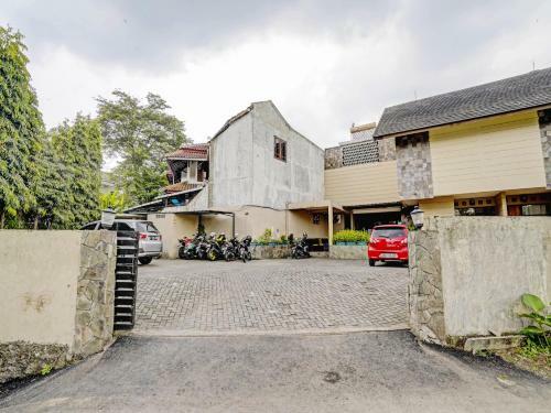 Hotel Oyo 90293 Guest House Cigadung 9a