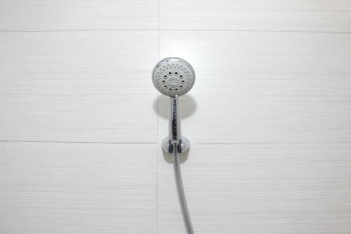 Artistic 1br Apartment At Gateway Pasteur Near Exit Toll Pasteur By Travelio
