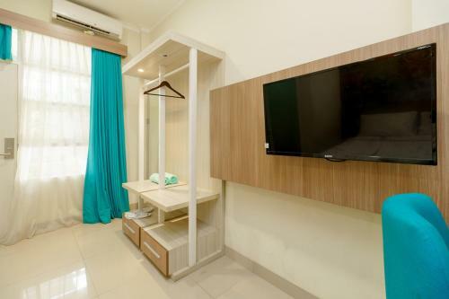 Hostal Reddoorz Plus @ Point Phila Cihampelas