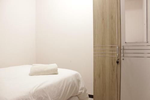 Simply And Homey Minimalist 2br Gateway Pasteur Apartment By Travelio