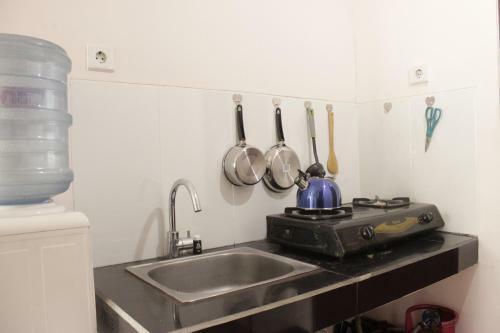 Simply And Homey Minimalist 2br Gateway Pasteur Apartment By Travelio