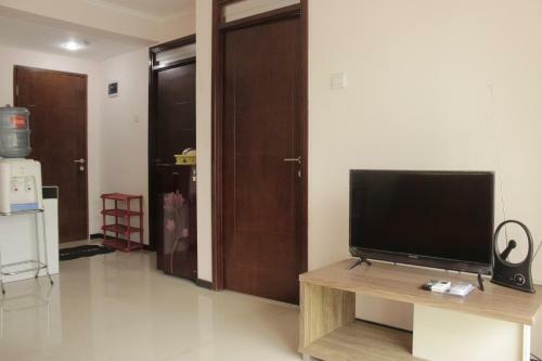 Simply And Homey Minimalist 2br Gateway Pasteur Apartment By Travelio