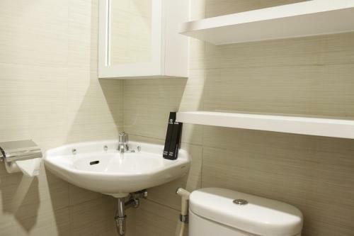 Comfy 1br Gateway Pasteur Apartment Near Exit Toll By Travelio
