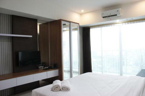 Bright Studio @ Tamansari La Grande Apartment By Travelio