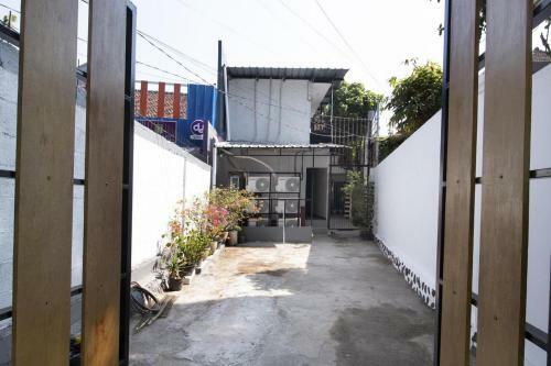 Hostal Reddoorz Near Riau Junction Mall 2