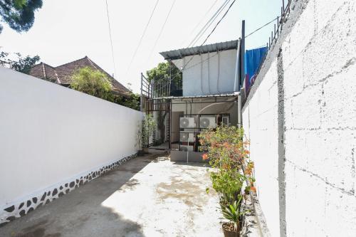 Hostal Reddoorz Near Riau Junction Mall 2