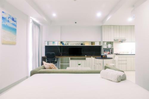 Spacious Studio Apartment @ Azalea Suites By Travelio