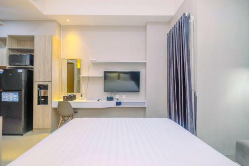 Homey And Warm Studio Apartment Oasis Cikarang By Travelio