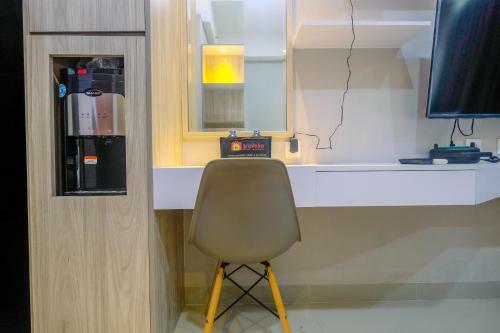 Homey And Warm Studio Apartment Oasis Cikarang By Travelio