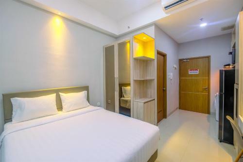 Homey And Warm Studio Apartment Oasis Cikarang By Travelio