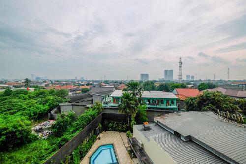 Nice And Comfort 2br Metropark Condominium Apartment By Travelio