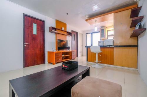 Nice And Comfort 2br Metropark Condominium Apartment By Travelio