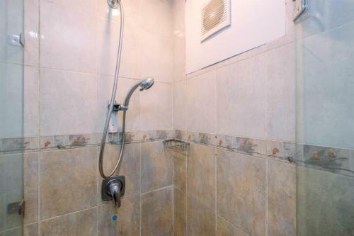 Nice And Comfort 2br Metropark Condominium Apartment By Travelio