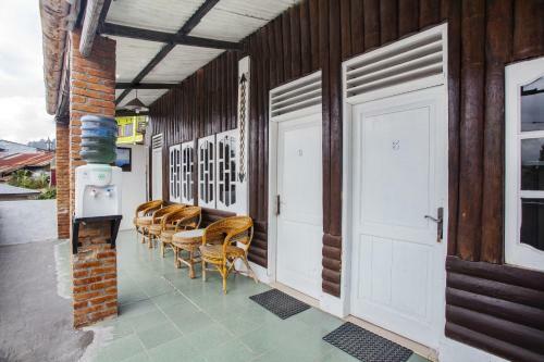 Hotel Oyo 2799 Berastagi Backpacker Rooms