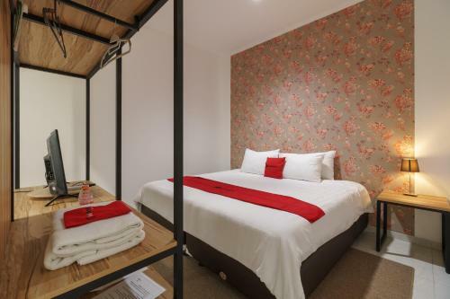 Hostal Reddoorz Plus Near Exit Toll Puncak 2