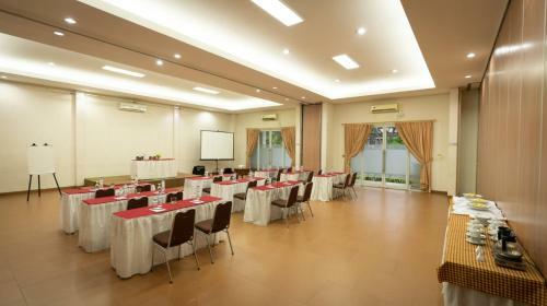 Hotel Nite & Day Mdc Puncak - Gadog