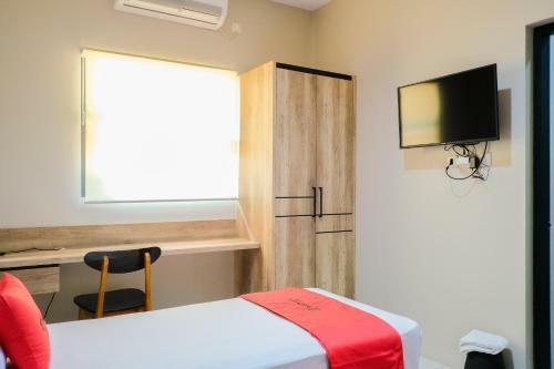 Hotel Reddoorz Near Trans Studio Mall Cibubur 3