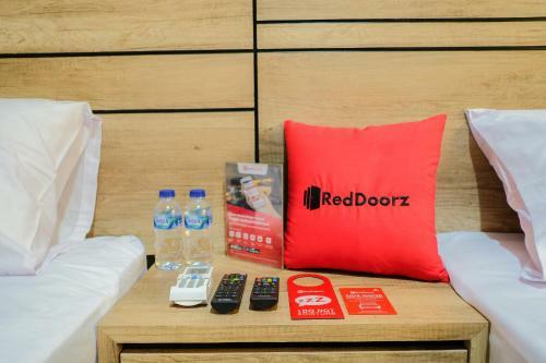 Hotel Reddoorz Near Trans Studio Mall Cibubur 3