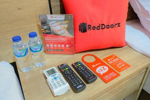 Hotel Reddoorz Near Trans Studio Mall Cibubur 3