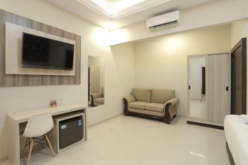 Hostal Reddoorz Plus Near Solo Paragon Mall