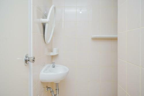 Modern Comfy 2br Serpong Greenview Apartment By Travelio