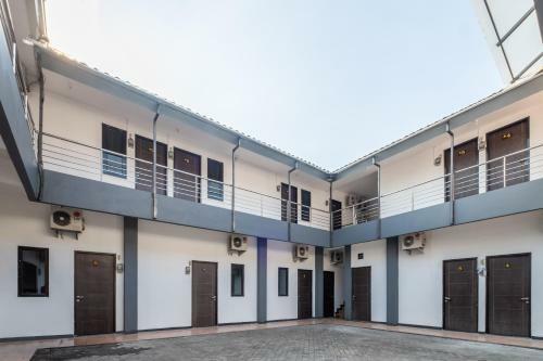Hotel Oyo 1460 Anyelir Residence