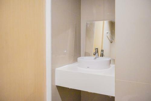 Elegant Studio Tree Park Apartment By Travelio