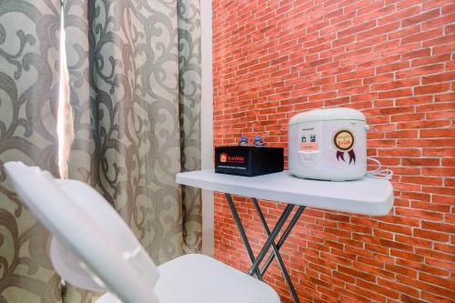Cozy And Minimalist Studio At Dave Apartment By Travelio