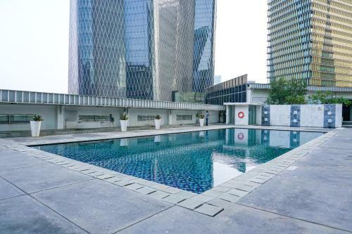 Comfy And Spacious 2br The Masterpiece Epicentrum Apartment By Travelio