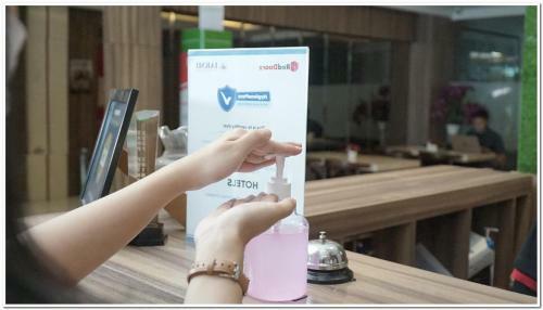Hostal Reddoorz Plus Near Dharmawangsa Square