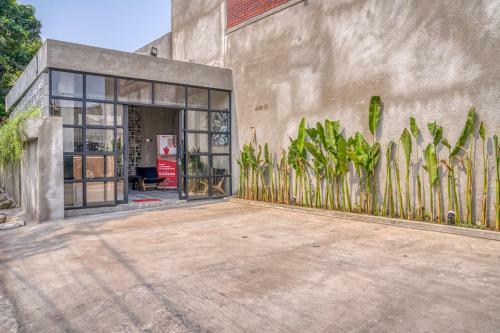 Hostal Reddoorz Premium @ Cilandak Timur 2
